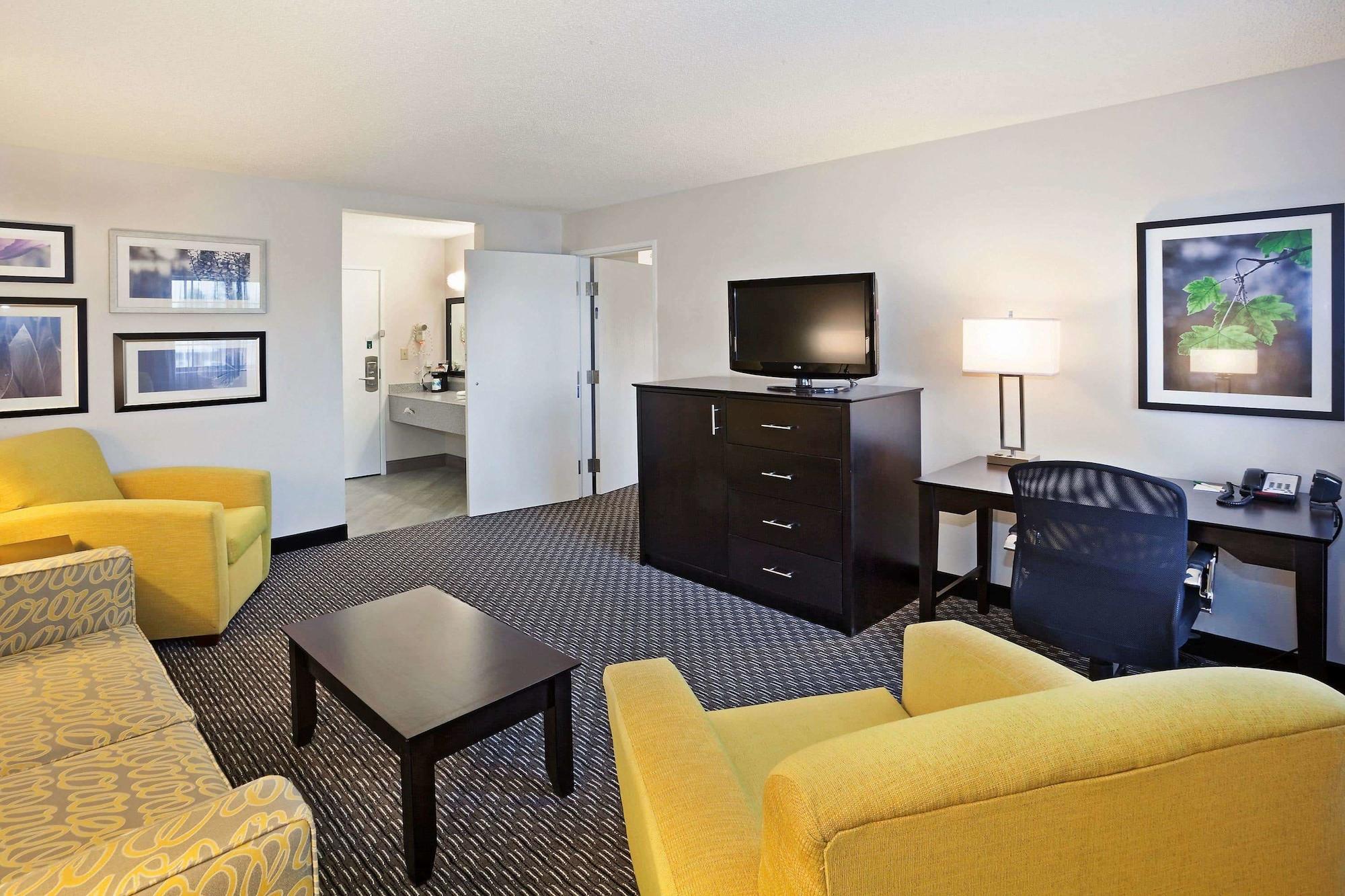 Hotel La Quinta By Wyndham Cleveland Macedonia Extérieur photo