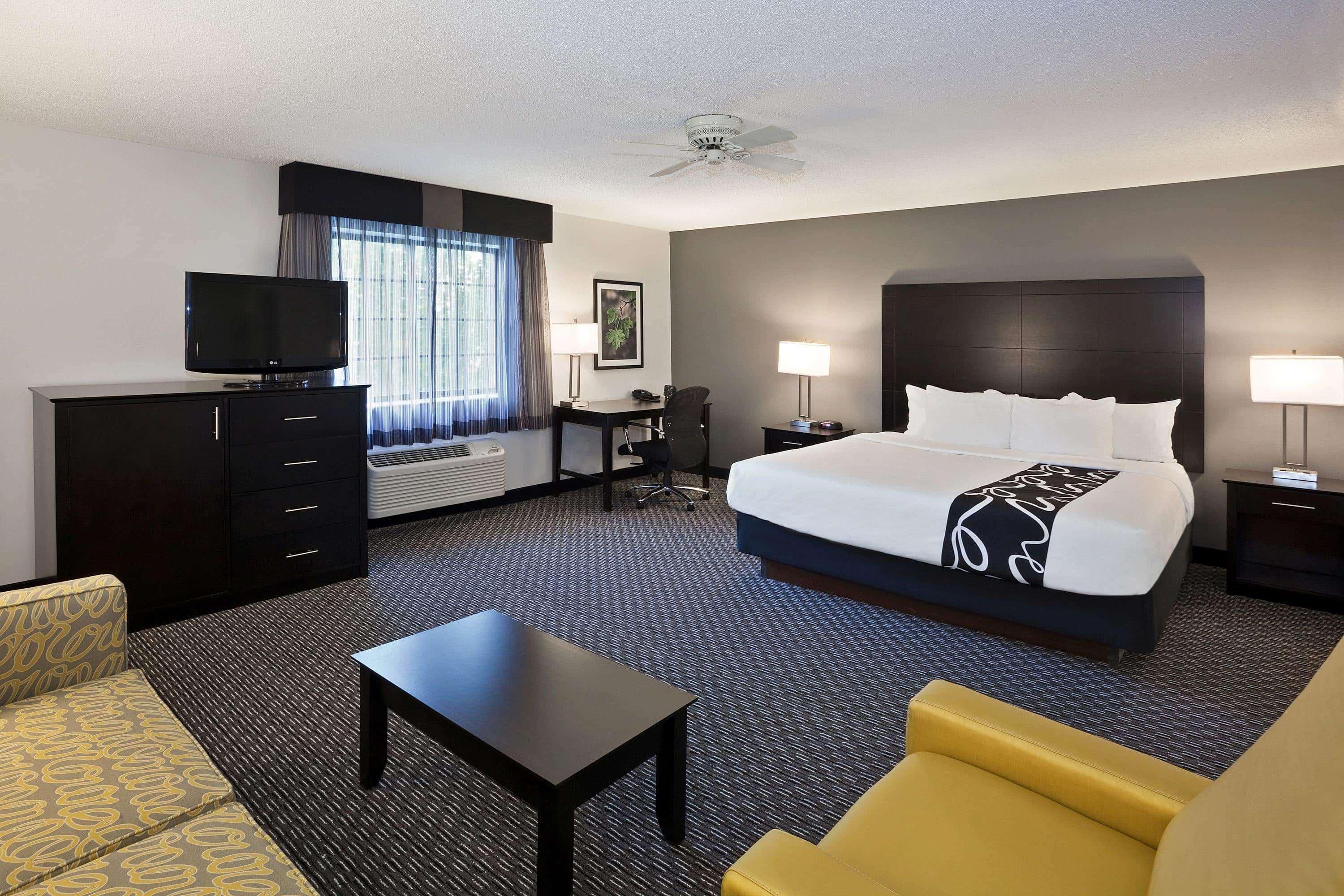 Hotel La Quinta By Wyndham Cleveland Macedonia Extérieur photo