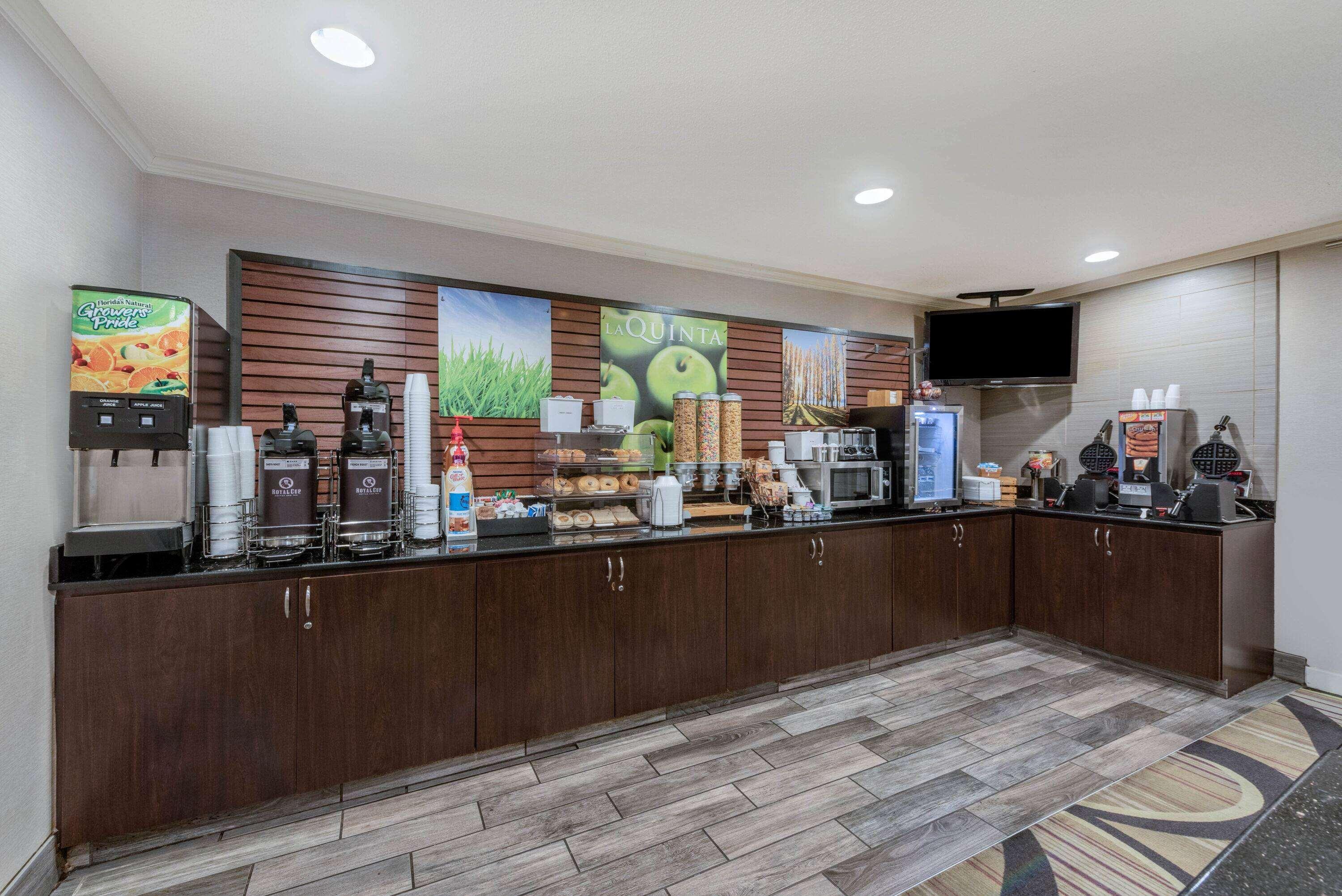 Hotel La Quinta By Wyndham Cleveland Macedonia Extérieur photo
